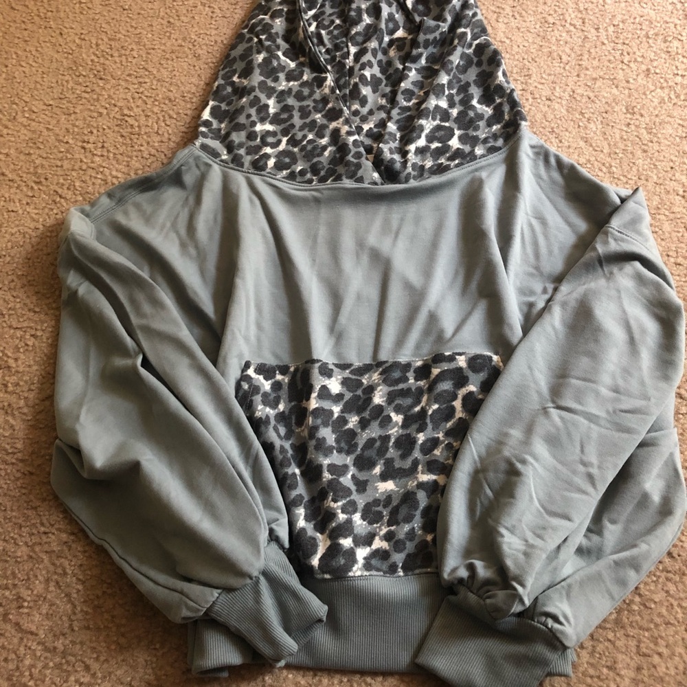 Grey leopard hoodie